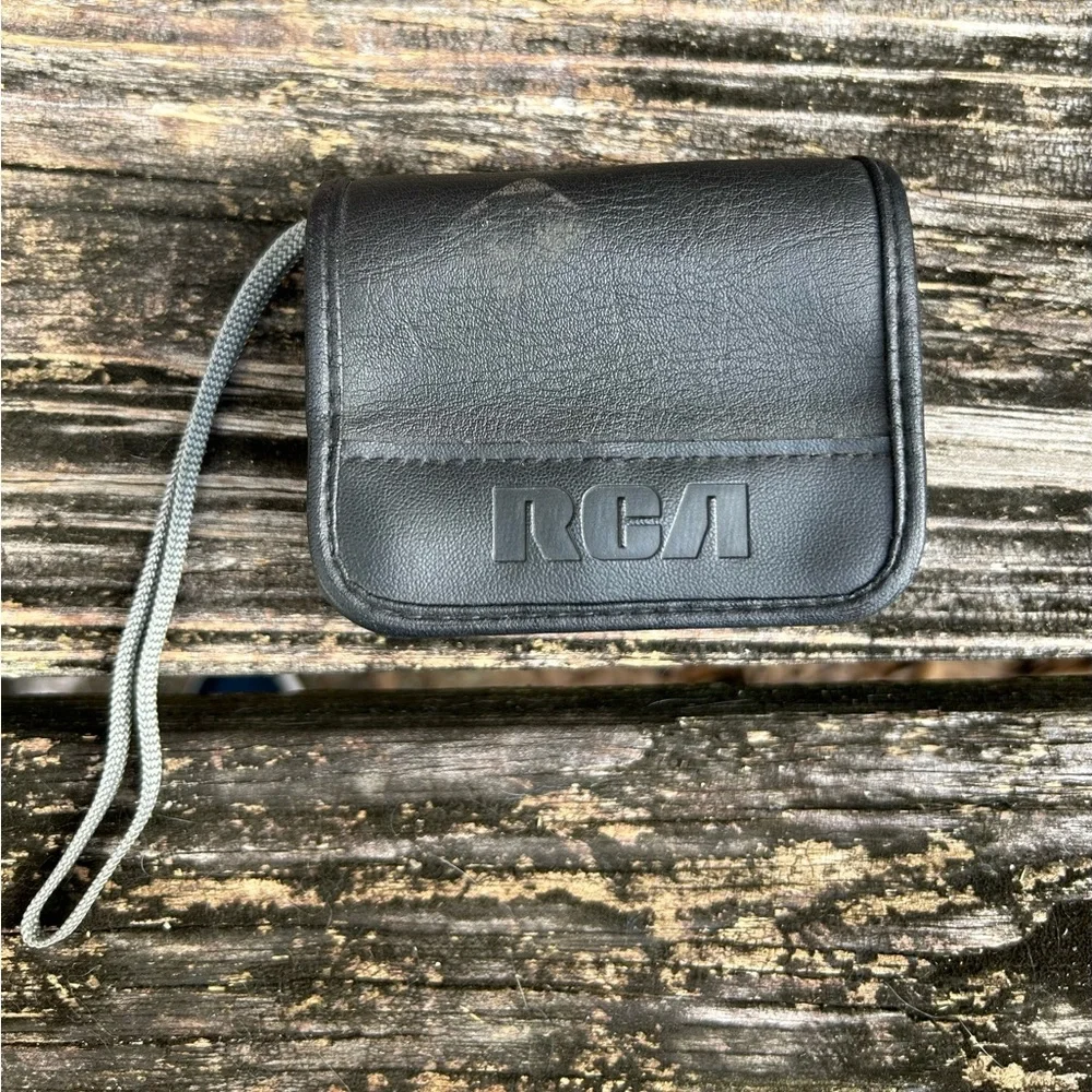 RCA CDS 1000 Digital Camera with Case Z2